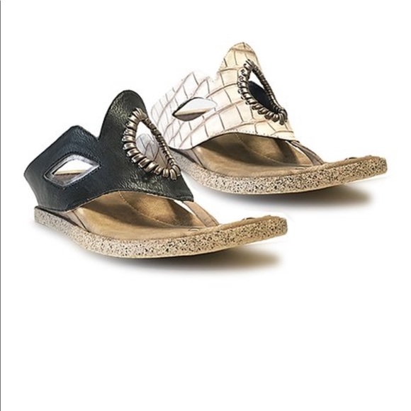 Modzori Lirah reversible sandals!! - Picture 2 of 5